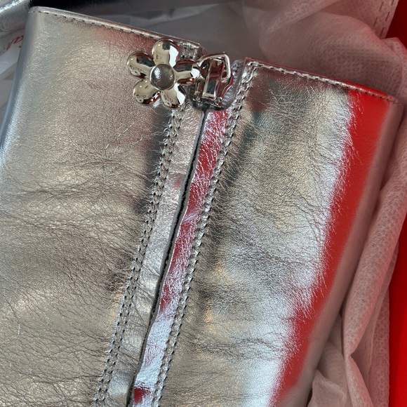 New in Box Lisa Says Gah Silver Quincy Boots - Picture 3 of 6